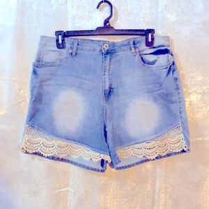 Elite Jeans distressed denim shorts crochet trim (size18)